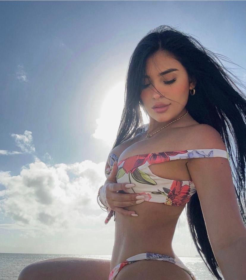 Escort - ANABELLA - Ibiza Tops